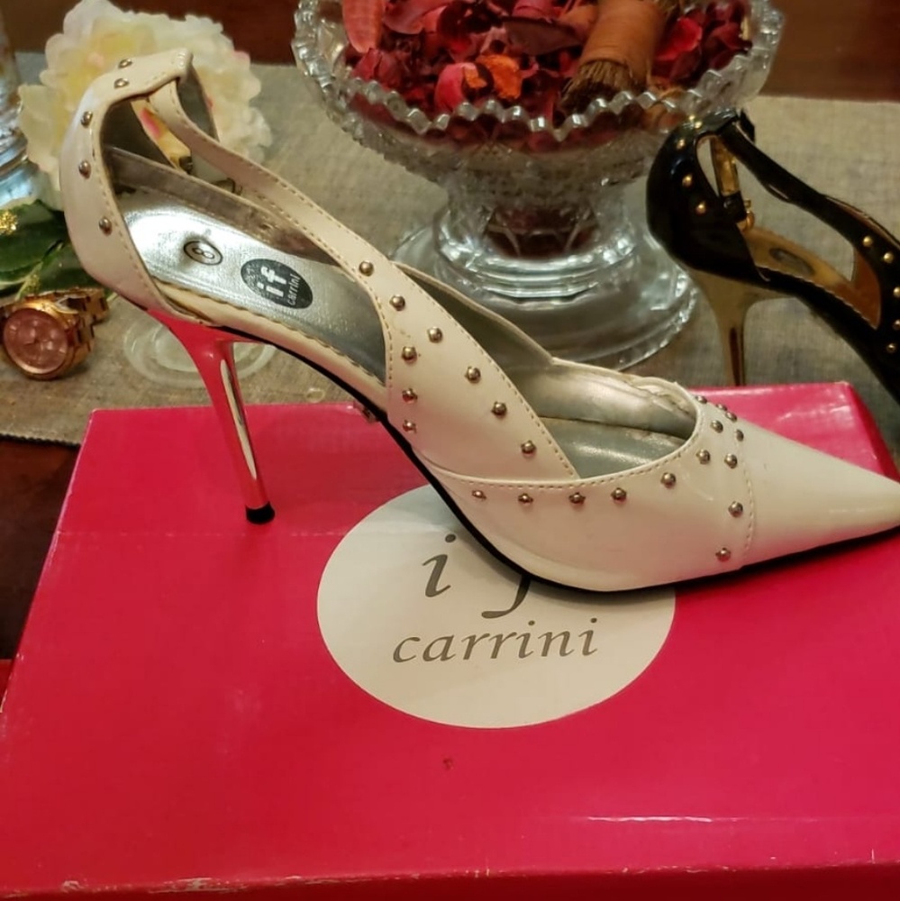 Cream studded pointed heel